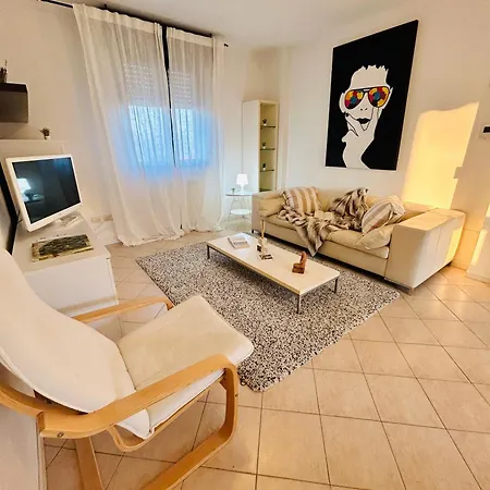 Veliero Fronte Mare Flexrent - Immobiliare Abissinia * Riccione