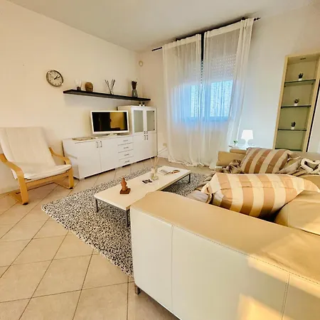 Veliero Fronte Mare Flexrent - Immobiliare Abissinia * Riccione